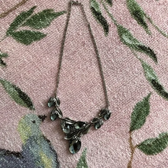 Silver necklace w/ Swarovski crystals - Picture 5 of 12